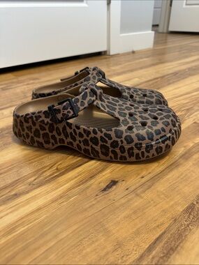 Size 11 Women’s (9 Men’s) Leopard Print Crocs Classic Mary Jane Animal Clog